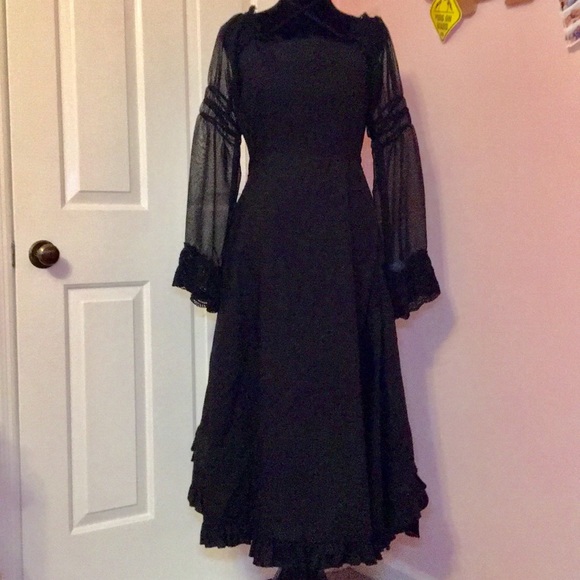 Fanplusfriend Dresses & Skirts - Gothic Victorian Ruffle Dress With Lace